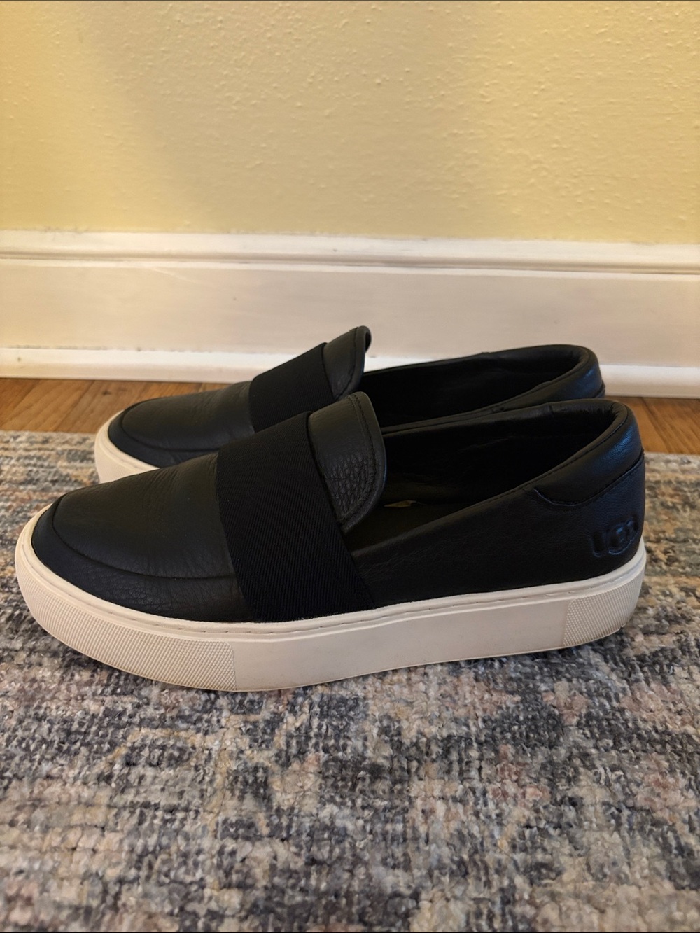 UGG Black Chayze Leather Slip-On Sneakers size 6.5